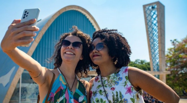 Brasil bate recorde e recebe mais de 7 milhões de turistas estrangeiros no ano