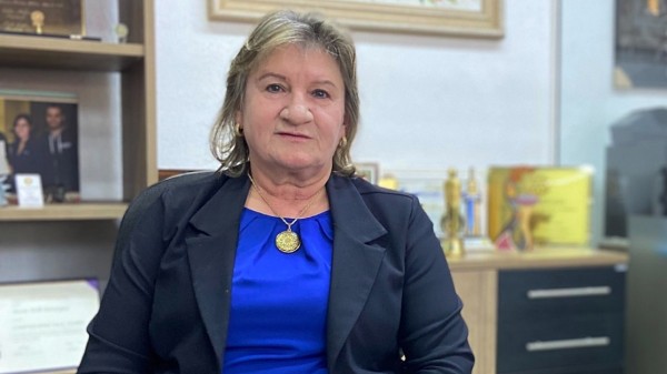 Ex-empregada doméstica tinha sonhos e há 30 anos empreende no setor moveleiro