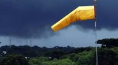 Frente fria no Paraná deve trazer risco de temporal e rajadas de vento de 90 km/h