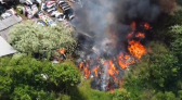 Incêndio destrói depósito de autopeças e dois veículos na Avenida Antonio Silvio Barbieri