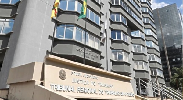 Homem dá soco em porta, simula acidente de trabalho e acaba condenado no RS