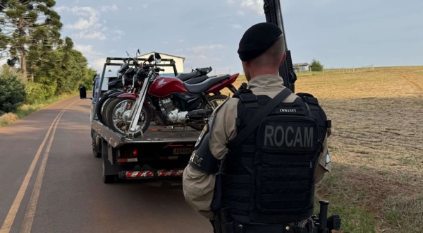 Polícia Militar realiza operação de trânsito e recolhe motocicletas irregulares