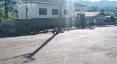 Carga de "Velho Barreiro" cai de caminhão em Francisco Beltrão
