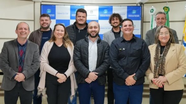 Câmara de Francisco Beltrão intensifica fiscalização contra cabos irregulares em postes de energia