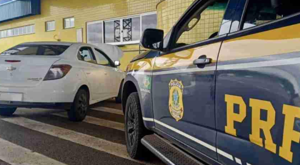 Carro com 150 multas e mais de R$ 85 mil em débitos é apreendido no Paraná