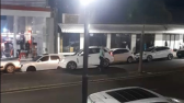 Motorista embriagada provoca acidente com cinco veículos e tenta agredir outra mulher com facão