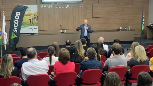 Sicoob Vale Sul oferece palestra sobre reforma tributária