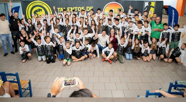 130 Alunos do Projeto Talentos de Jesus Receberam Presentes em Comemoração ao Dia da Criança