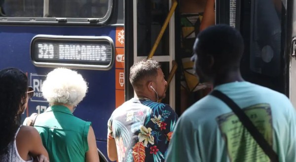 População brasileira começará a diminuir em 2042, diz IBGE