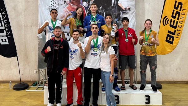 Equipe de Marmeleiro conquista 11 medalhas no Paranaense de Kickboxing