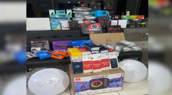 Polícia Militar apreende mercadorias sem nota fiscal em ônibus durante operação em Mariópolis
