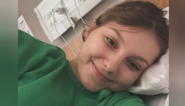 Pai de Isabel Veloso pede milagre, enquanto a influenciadora segue internada em UTI