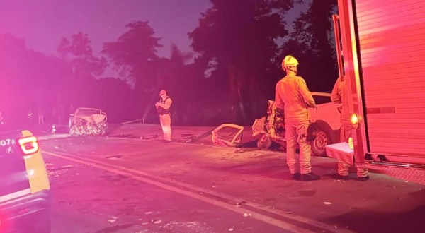 Homem morre em colisão envolvendo duas camionetes e caminhão na PR-180