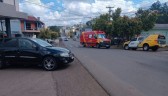 Jovem sofre fratura em colisão entre carro e motocicleta