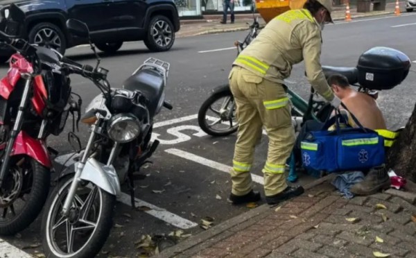 Colisão entre duas motocicletas deixa uma pessoa ferida no Centro