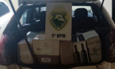 Polícia Militar apreende veículo carregado com 50 caixas de vinho estrangeiro