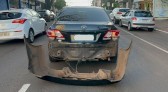 Acidente entre carro e caminhão deixa condutora ferida
