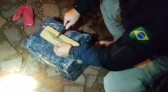 PRF apreende maconha após condutor fugir de abordagem e capotar veículo