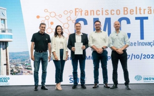 Prefeito recebe proposta para criação do Parque Tecnológico