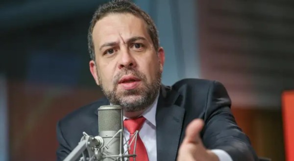 Fim da escala 6x1 terá transição para micro e pequenas empresas