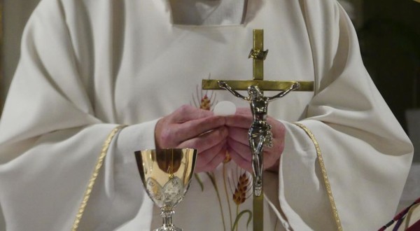 Padre de Cascavel é afastado após suspeita de pedofilia