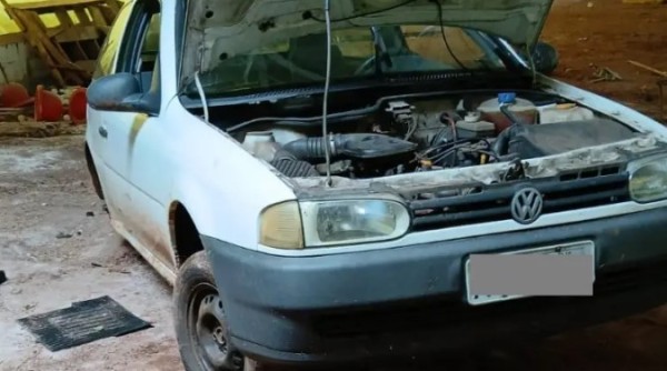 Veículo furtado é encontrado abandonado em área rural