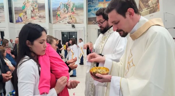 Em Marmeleiro, padre Silvonei é acolhido pela comunidade