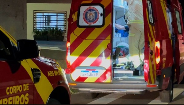 Após se esconder de agressores em velório, homem é esfaqueado e sofre evisceração