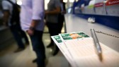Mega-Sena acumula e prêmio principal vai para R$ 12 milhões