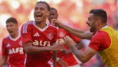 Internacional vence RB Bragantino e confirma permanência na Série A