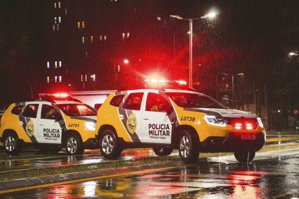 Homem invade residência e furta arma de fogo 