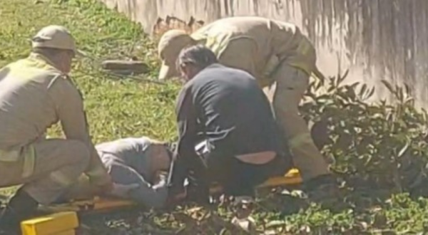Homem de 69 anos sofre queda durante poda de árvore