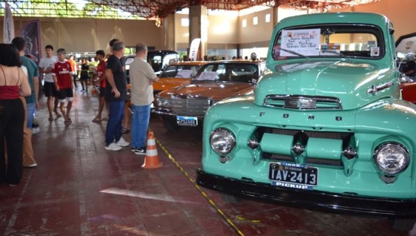 Encontro Sul-Brasileiro atrai milhares e movimenta setor de antigomobilismo