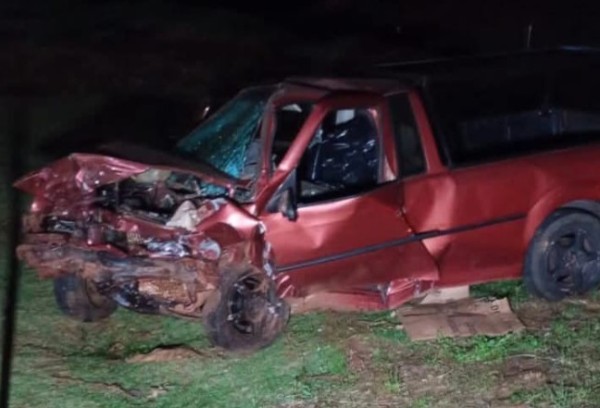 Três pessoas morrem em colisão entre dois veículos na PR-471