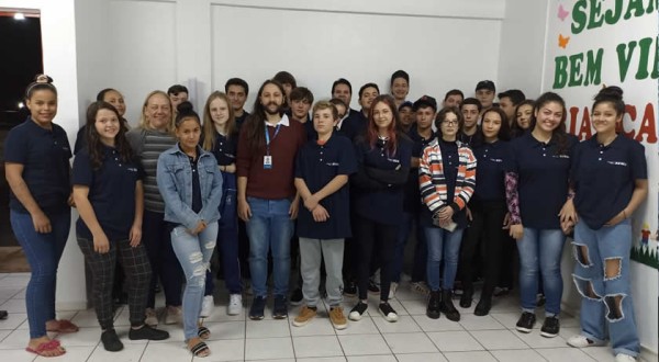Prefeito Anderson participa de aula inaugural do Curso de Informática Básica