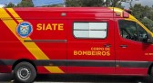 Vítima é socorrida em estado grave após colisão entre moto e carro