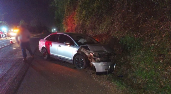 Colisão envolve quatro veículos na PR-483 durante a madrugada