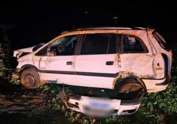 Homem morre após ser ejetado de carro durante capotamento na PR-583