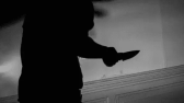 Homem tem pênis esfaqueado por mulher enquanto dormia