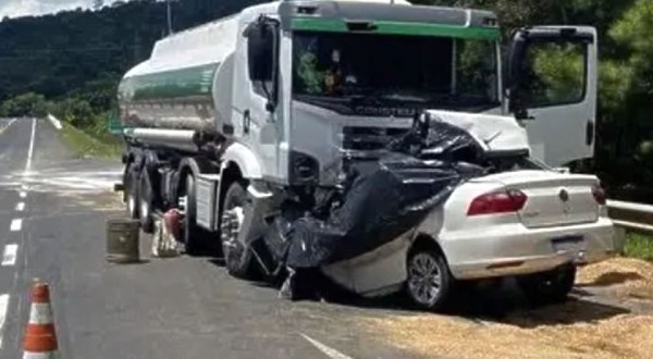 Ex-marido mata mulher, atira na filha e morre em acidente durante fuga na BR-153