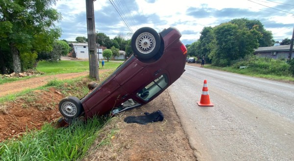 Jovem capota veículo na BR 163