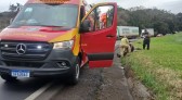 Motociclista fica ferido após colisão frontal com caminhão na PR-180