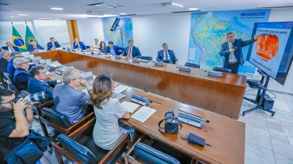 Chefes dos Três Poderes discutem aumento de penas a crimes ambientais