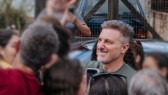 Desabafo de Luciano Huck sobre megaoperação gera onda de protestos na internet: “Inocentes”