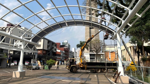 Revitalização do espaço coberto do calçadão entra na reta final