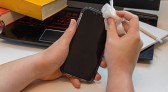 Higienizar o celular é tão importante quanto lavar as mãos, afirma Ministério da Saúde