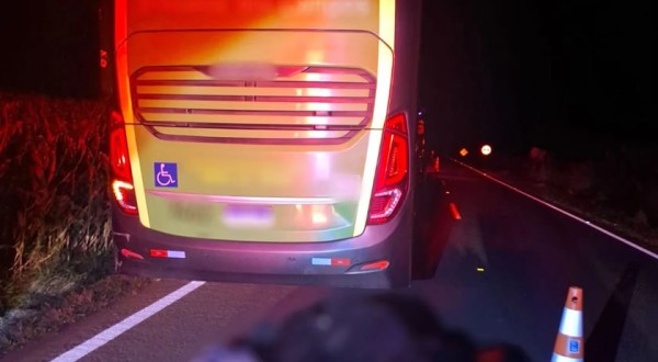 Homem morre atropelado por ônibus na PR-484