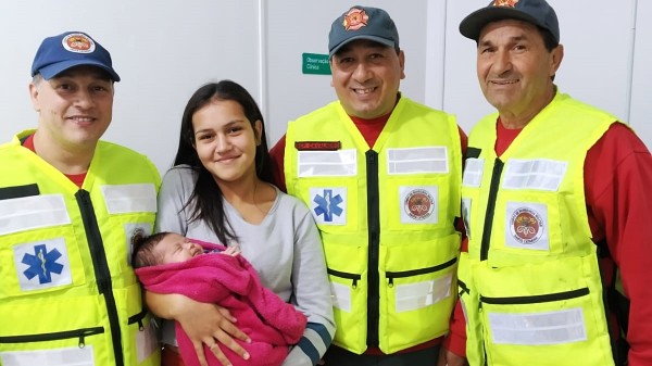 Bebê de 40 dias é salvo por bombeiros após se engasgar com leite materno em Palma Sola