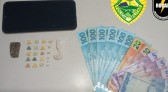 Durante abordagem na Av. Natalino Faust PM apreende drogas