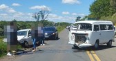 Colisão envolve caminhão, Kombi e Saveiro na PR-483